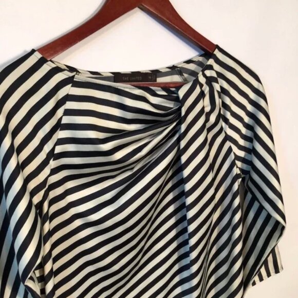 The Limited Navy and Cream unique front top szXS - Picture 4 of 11